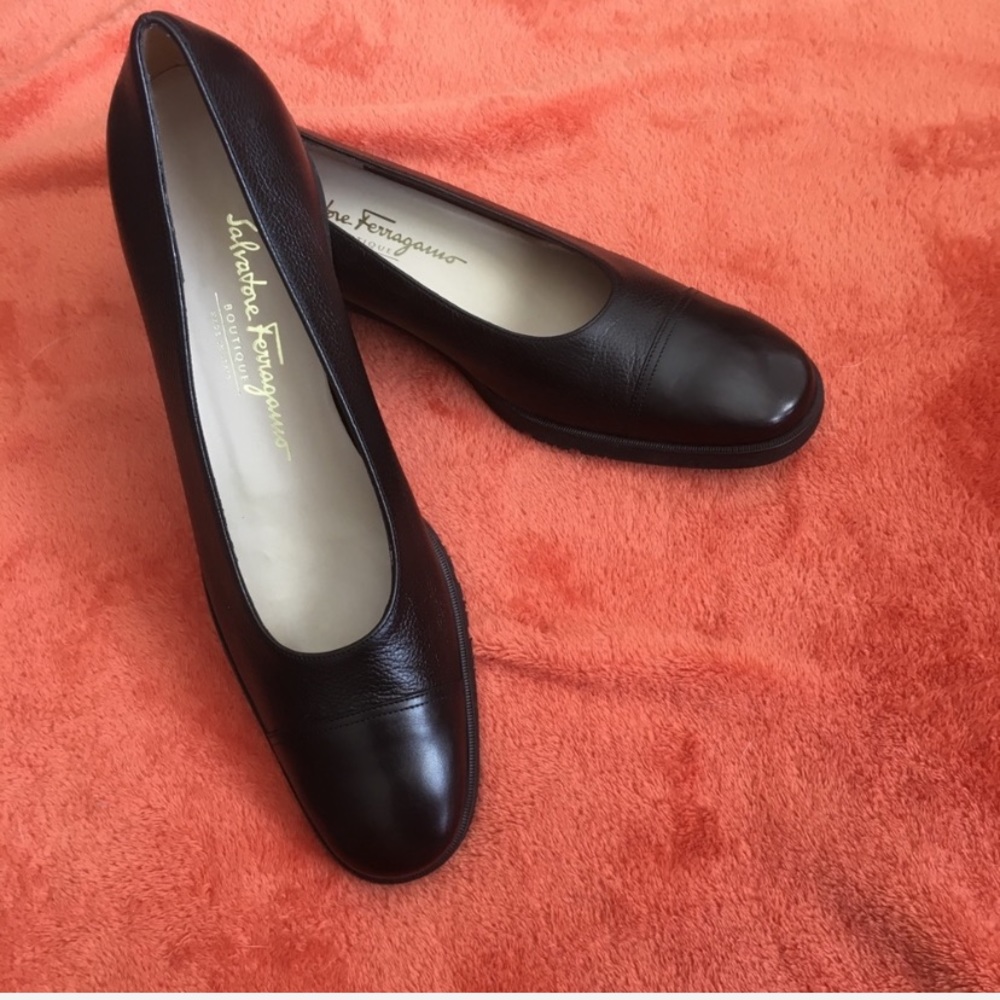 NWOT Salvatore Ferragamo Pebbled Leather Loafers